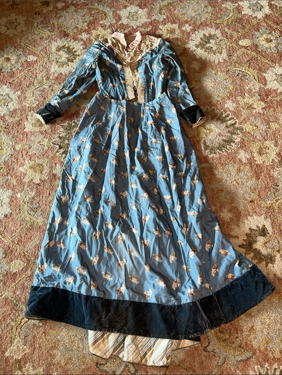 Estate Dresses & Skirts - Antique 1900s Victorian Dress with bustle
